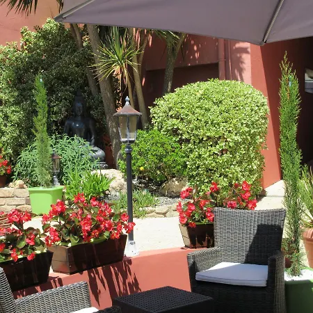 Le Trianon Hotel